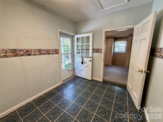 5 Dewberry Drive, Hendersonville, NC 28792
