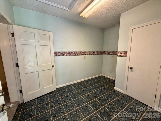 5 Dewberry Drive, Hendersonville, NC 28792