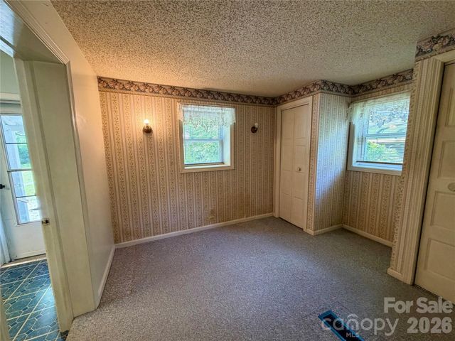 5 Dewberry Drive, Hendersonville, NC 28792