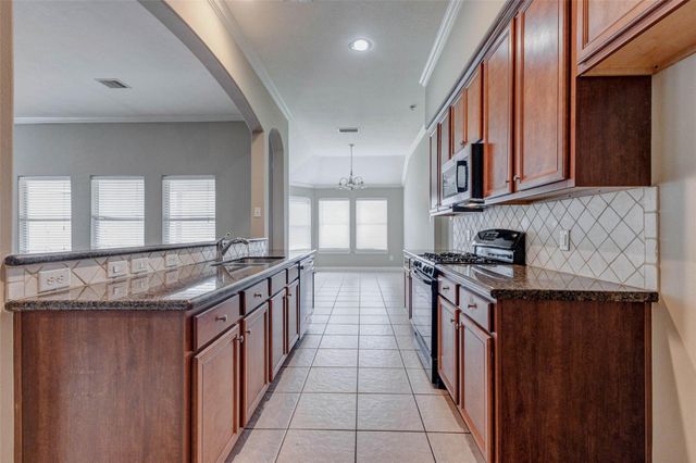 2718 Ridgeglen Lane, Houston, TX 77082
