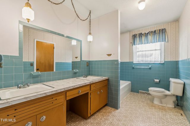 595 East Allens Bridge Road, Greeneville, TN 37743