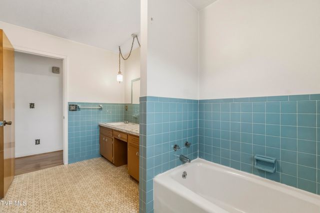 595 East Allens Bridge Road, Greeneville, TN 37743