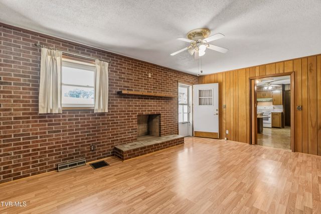 595 East Allens Bridge Road, Greeneville, TN 37743