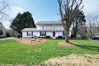 1922 W Brookhaven Circle, Dalton, TN 37020