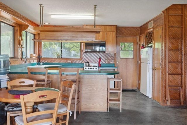 4368 W Beach Drive, Greenville, TX 75402