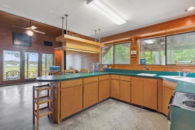 4368 W Beach Drive, Greenville, TX 75402