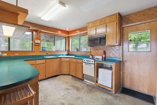 4368 W Beach Drive, Greenville, TX 75402