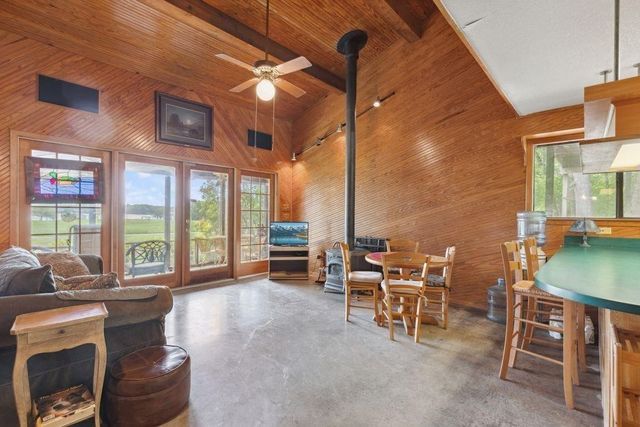 4368 W Beach Drive, Greenville, TX 75402