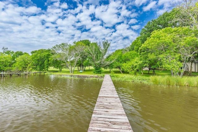 4368 W Beach Drive, Greenville, TX 75402