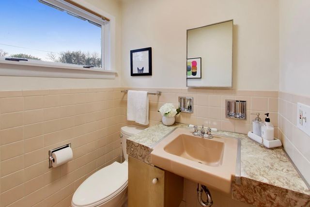 2038 Highland Avenue, Wilmette, IL 60091
