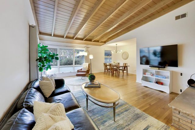 2038 Highland Avenue, Wilmette, IL 60091