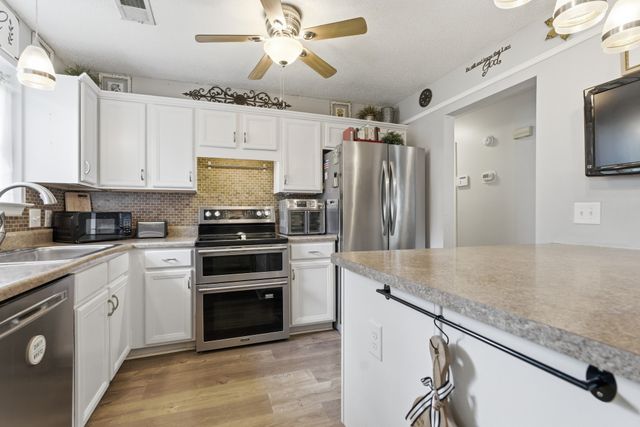 337 Lake Forest Dr, La Vergne, TN 37086