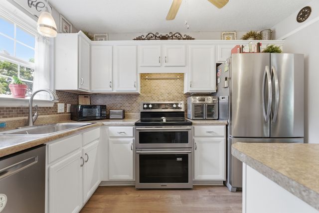 337 Lake Forest Dr, La Vergne, TN 37086