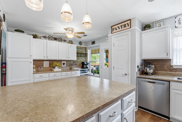 337 Lake Forest Dr, La Vergne, TN 37086