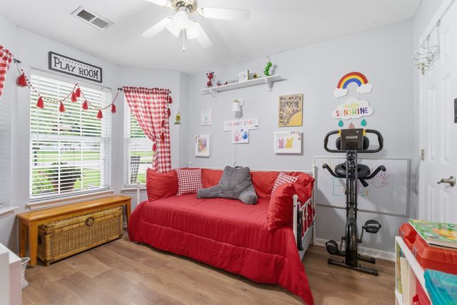 337 Lake Forest Dr, La Vergne, TN 37086