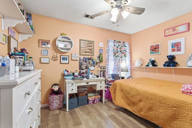 337 Lake Forest Dr, La Vergne, TN 37086