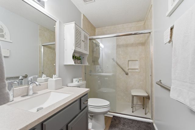 337 Lake Forest Dr, La Vergne, TN 37086