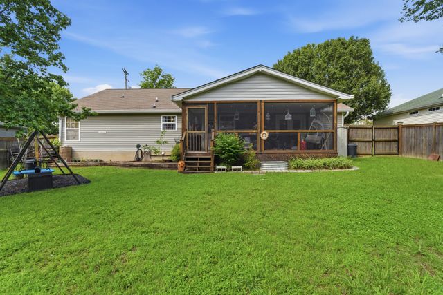 337 Lake Forest Dr, La Vergne, TN 37086