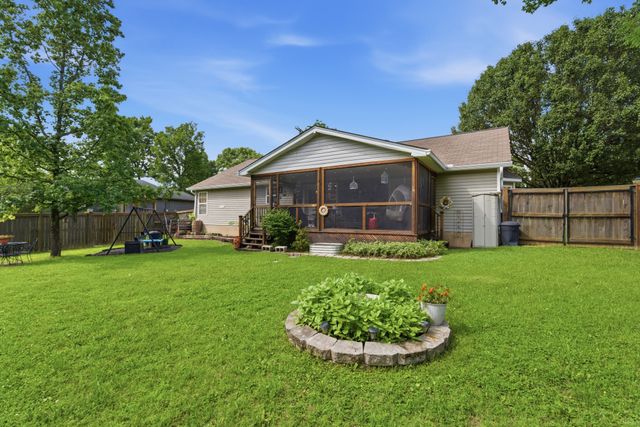 337 Lake Forest Dr, La Vergne, TN 37086