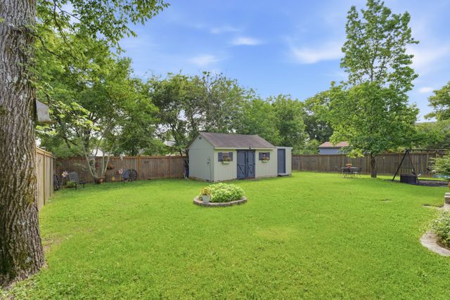 337 Lake Forest Dr, La Vergne, TN 37086