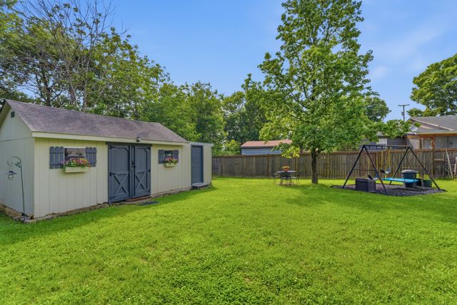 337 Lake Forest Dr, La Vergne, TN 37086