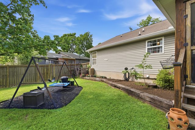 337 Lake Forest Dr, La Vergne, TN 37086