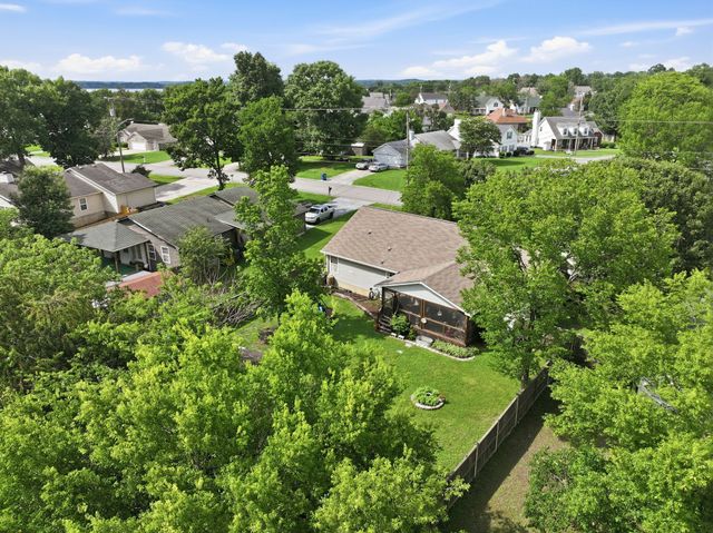 337 Lake Forest Dr, La Vergne, TN 37086