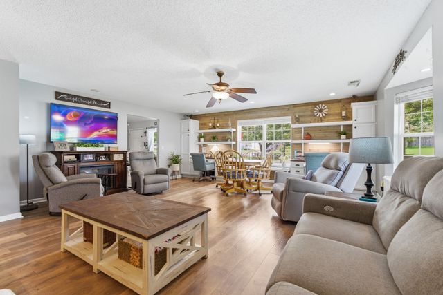 337 Lake Forest Dr, La Vergne, TN 37086