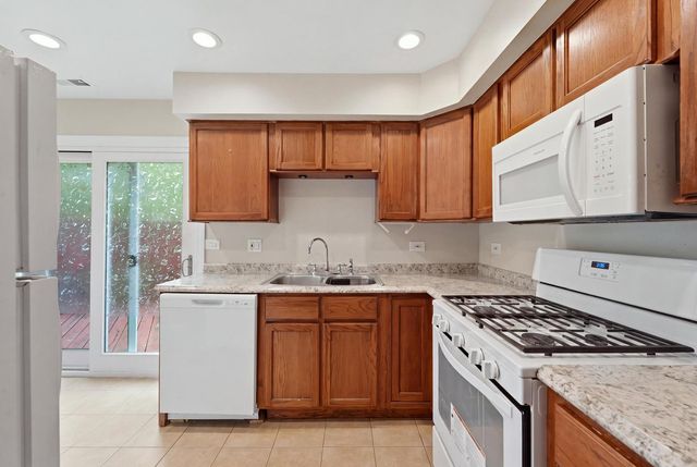 1784 Queensbury Circle 5714, Hoffman Estates, IL 60169