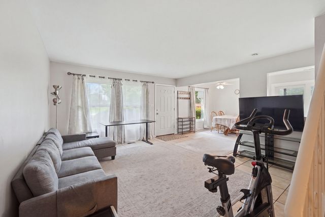 1784 Queensbury Circle 5714, Hoffman Estates, IL 60169