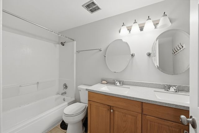 1784 Queensbury Circle 5714, Hoffman Estates, IL 60169
