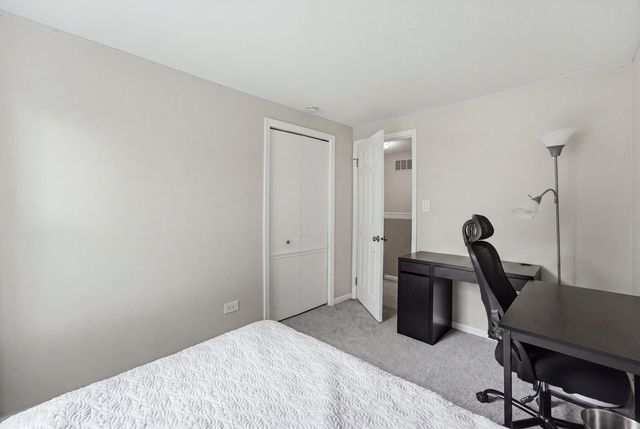 1784 Queensbury Circle 5714, Hoffman Estates, IL 60169