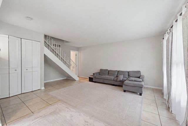 1784 Queensbury Circle 5714, Hoffman Estates, IL 60169