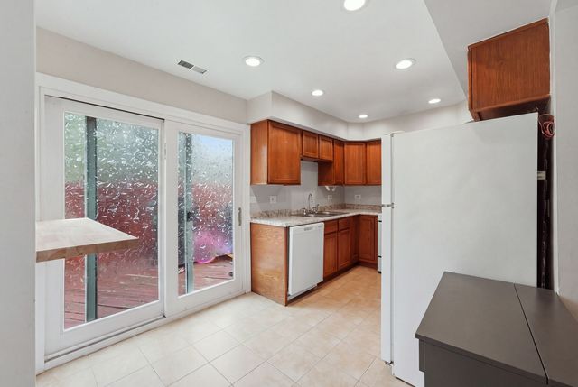 1784 Queensbury Circle 5714, Hoffman Estates, IL 60169