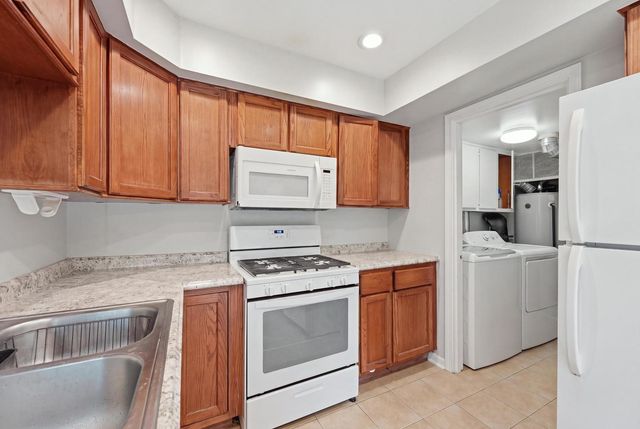 1784 Queensbury Circle 5714, Hoffman Estates, IL 60169