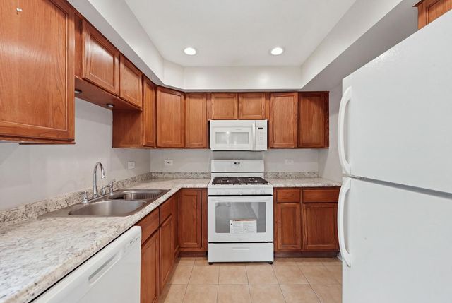 1784 Queensbury Circle 5714, Hoffman Estates, IL 60169