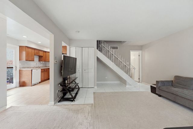 1784 Queensbury Circle 5714, Hoffman Estates, IL 60169