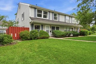 1784 Queensbury Circle 5714, Hoffman Estates, IL 60169