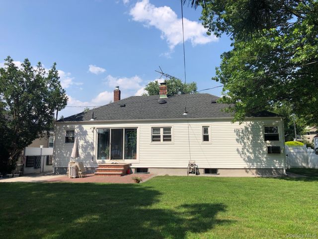 69 Soundview Road, Great Neck, NY 11020