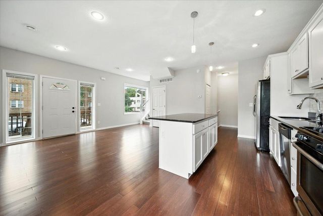 600 W 32nd Street 3, Minneapolis, MN 55408
