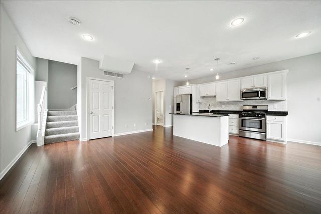 600 W 32nd Street 3, Minneapolis, MN 55408