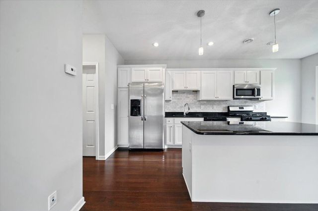 600 W 32nd Street 3, Minneapolis, MN 55408