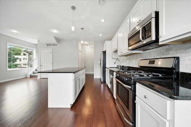 600 W 32nd Street 3, Minneapolis, MN 55408