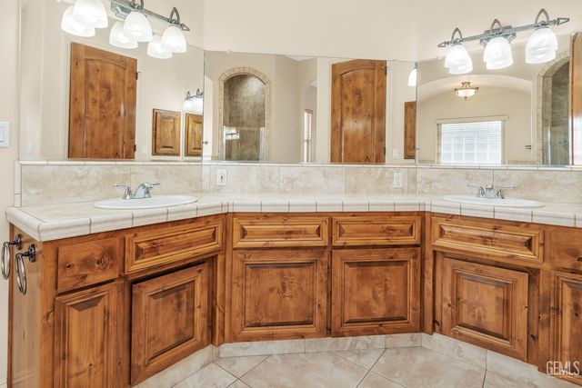 17321 Falling Creek, Bakersfield, CA 93314