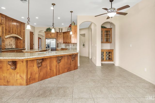 17321 Falling Creek, Bakersfield, CA 93314