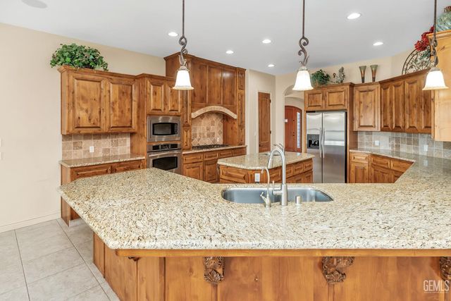 17321 Falling Creek, Bakersfield, CA 93314