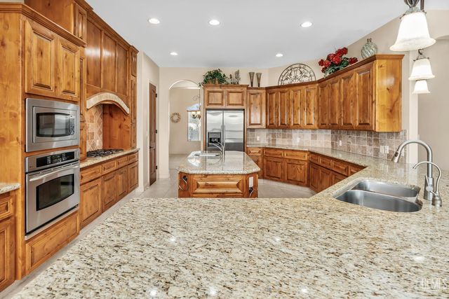 17321 Falling Creek, Bakersfield, CA 93314