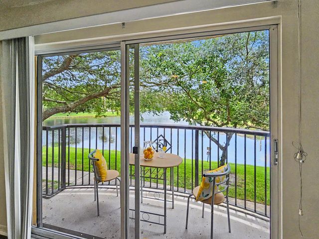 500 Crestwood Court N 504, Royal Palm Beach, FL 33411