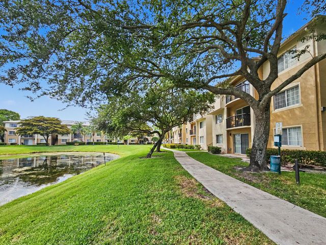 500 Crestwood Court N 504, Royal Palm Beach, FL 33411