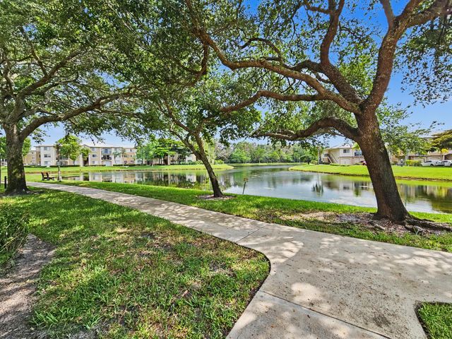 500 Crestwood Court N 504, Royal Palm Beach, FL 33411